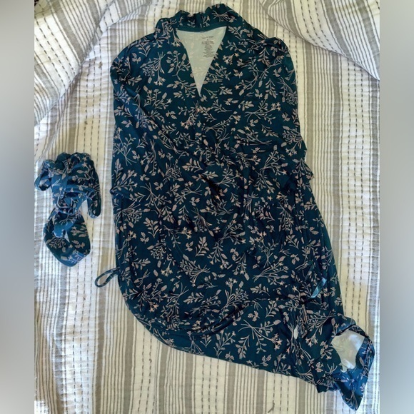 Very gently worn, Thalia Sodi bathrobe, very elegant, size XL. Has belt. - Picture 1 of 1